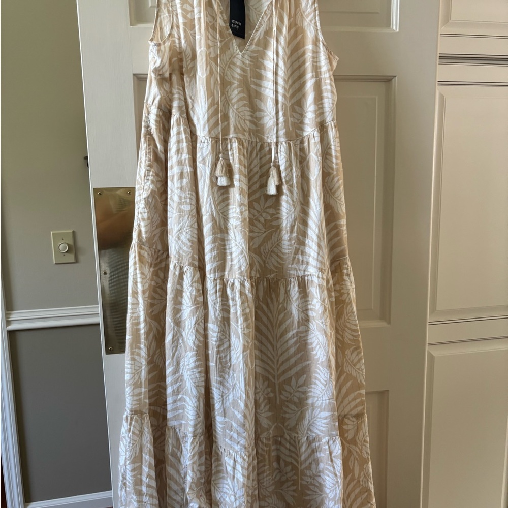 crown & ivy Cream and White Tropical Maxi Dress